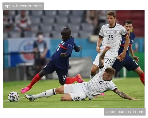 德尚征召坎特引发讨论 老将经验价值与状态下滑的权衡